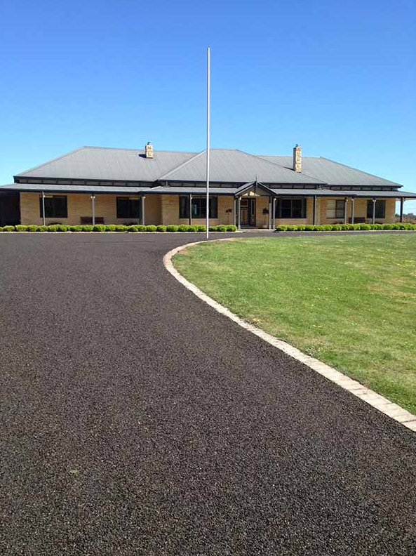 This is a photo of an asphalt driveway which has been installed by Coomera Surfacing Solutions